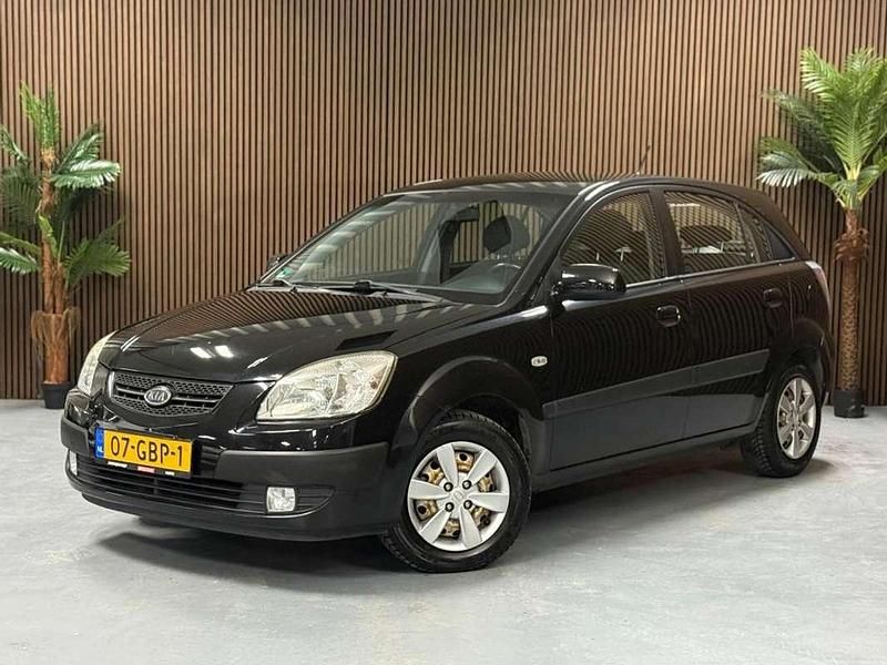 Zwart Gebruikt 2008 Kia Rio Hatchback | € 1.499 (Goede deal) - Afbeelding 1/4