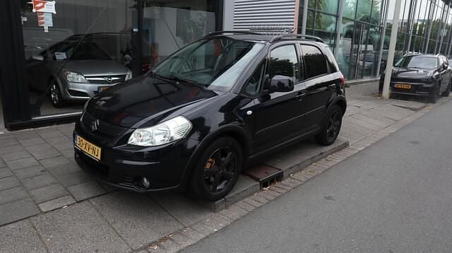 Zwart Gebruikt 2007 Suzuki SX4 MPV | € 2.950 (Eerlijke prijs) - Afbeelding 1/4