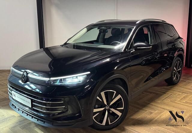 Zwart Gebruikt 2024 VW Tiguan Edition SUV | € 44.940 (Goede deal) - Afbeelding 1/4