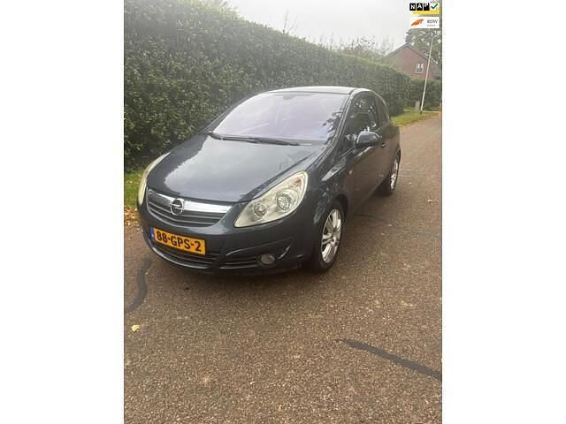 Grijs Gebruikt 2008 Opel Corsa Cosmo Hatchback | € 1.999 (Goede deal) - Afbeelding 1/4