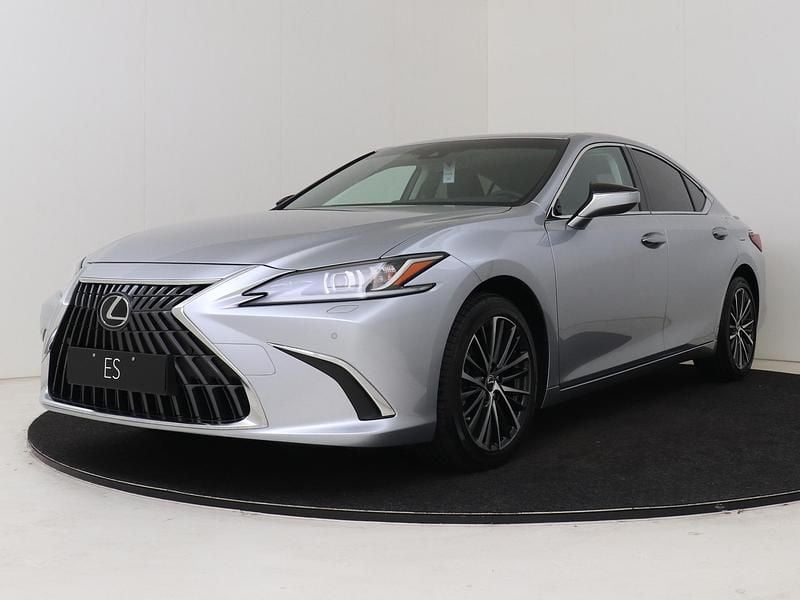 Nieuw Lexus ES300H 218 PK (160 kW) 2025 Grijs Sedan