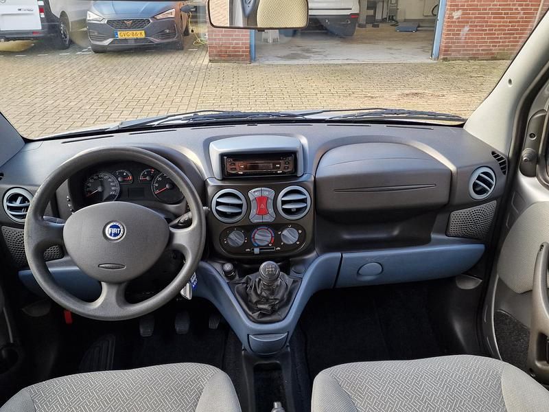 Occasion Fiat Doblò 104 PK (76 kW) 2005 Grijs MPV