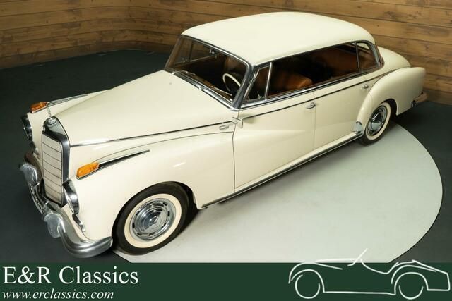 Beige Gebruikt 1961 Mercedes 300 SE Sedan | € 79.950 - Afbeelding 1/4