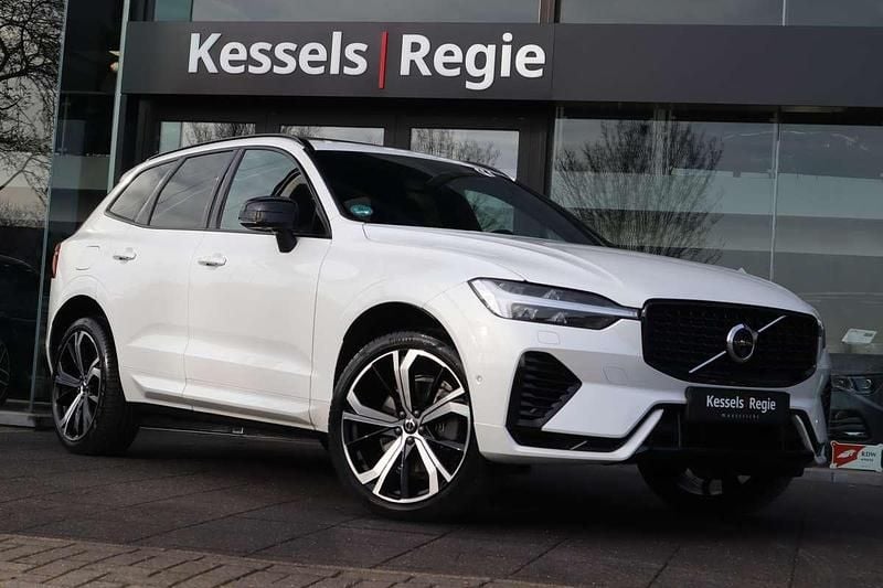 Wit (metallic) Occasion 2022 Volvo XC60 Plus SUV | € 44.950 (Eerlijke prijs) - Afbeelding 1/4