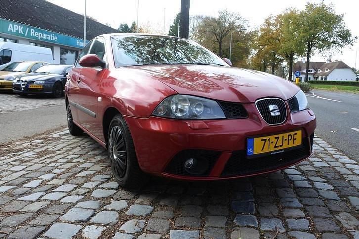 Rood (metallic) Gebruikt 2008 Seat Ibiza Hatchback | € 1.295 - Afbeelding 1/4