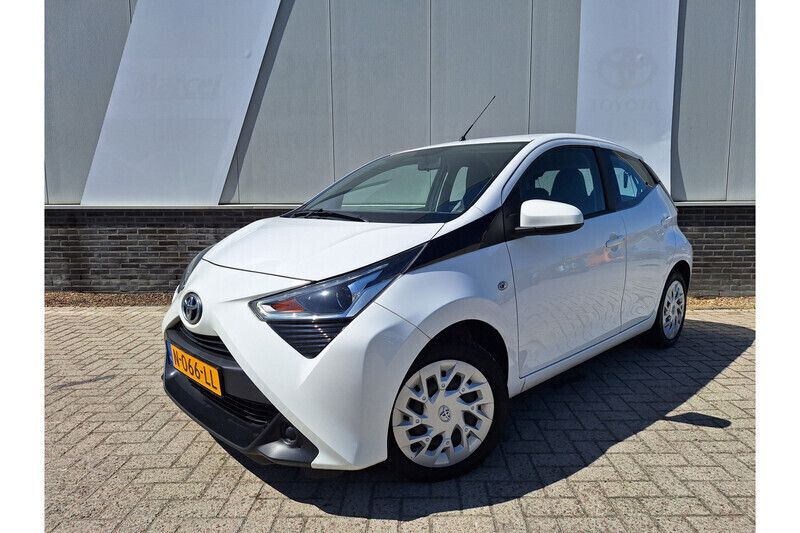 Gebruikt 2021 Toyota Aygo X-play Hatchback | € 11.799 (Eerlijke prijs) - Afbeelding 1/1
