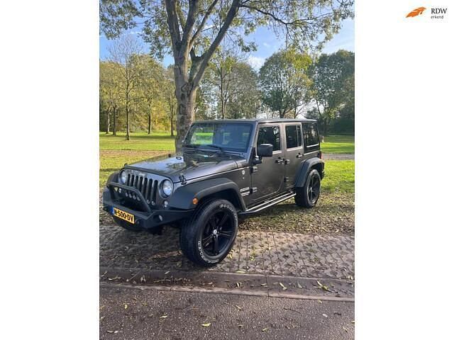 Grijs (metallic) Gebruikt 2017 Jeep Wrangler Unlimited Sahara SUV | € 37.950 - Afbeelding 1/4