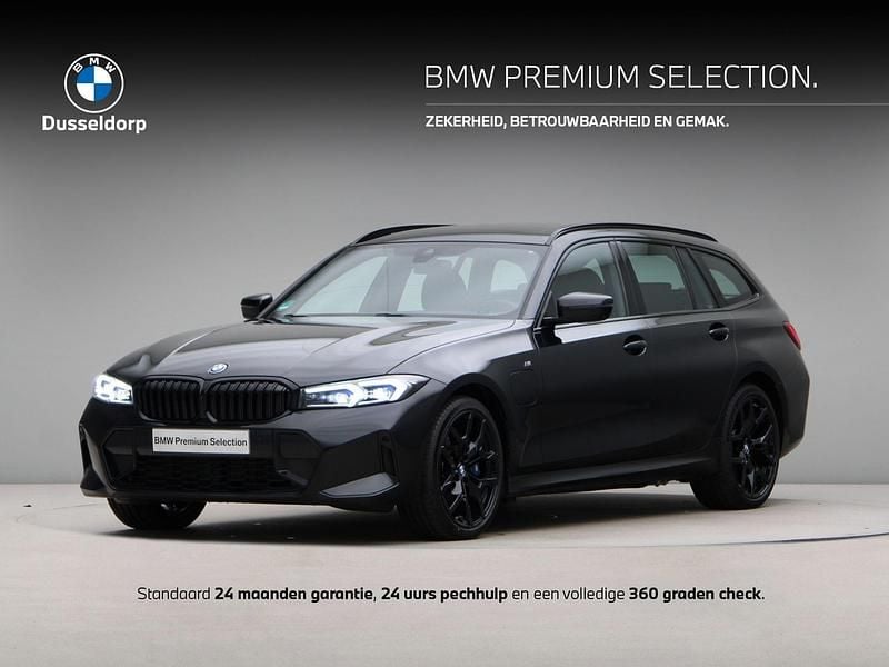 Zwart Gebruikt 2024 BMW 330e M Sport Stationwagen | € 49.950 (Eerlijke prijs) - Afbeelding 1/4