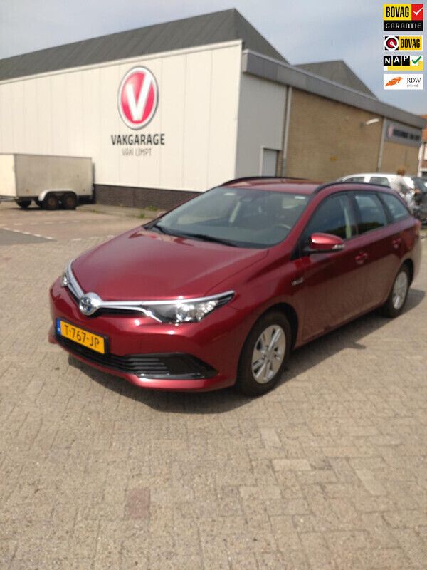 Rood Gebruikt 2018 Toyota Auris Hybrid Active Stationwagen | € 17.950 (Eerlijke prijs) - Afbeelding 1/4