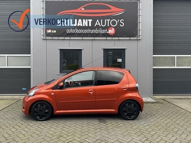 Occasion Toyota Aygo 68 PK (50 kW) 2012 Oranje Hatchback