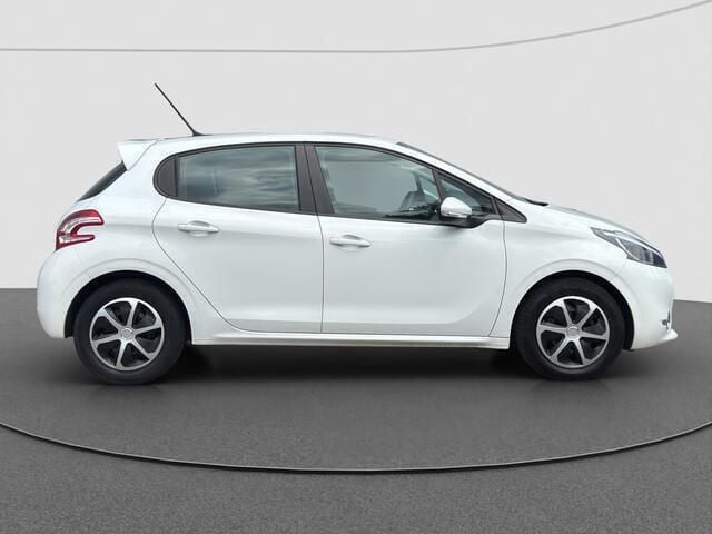 Wit Gebruikt 2013 Peugeot 208 Envy Hatchback | € 5.440 (Eerlijke prijs) - Afbeelding 1/4