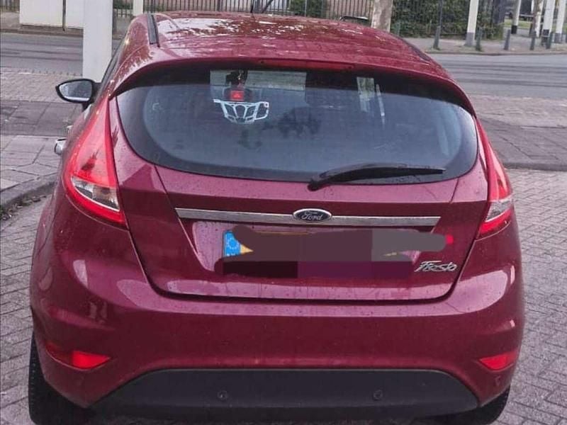 Rood Gebruikt 2011 Ford Fiesta Titanium Hatchback | € 3.850 (Eerlijke prijs) - Afbeelding 1/4