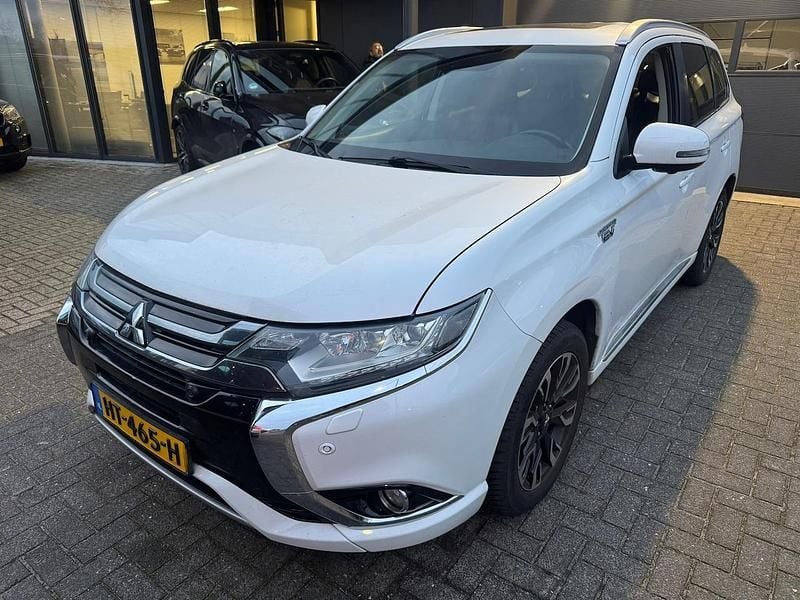 Wit Gebruikt 2015 Mitsubishi Outlander P-HEV Instyle SUV | € 13.495 (Goede deal) - Afbeelding 1/4