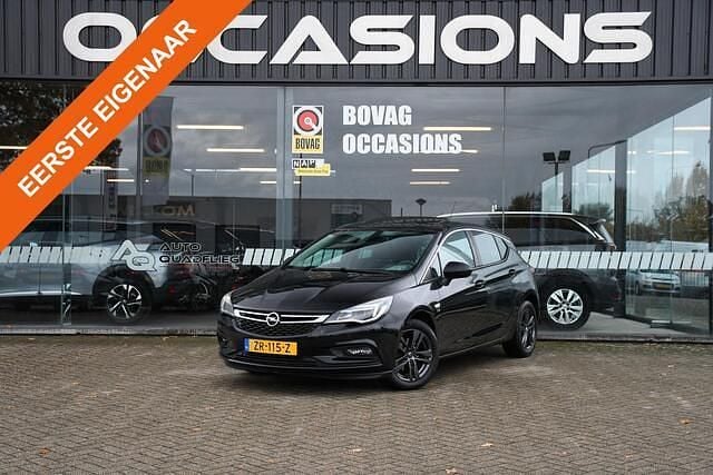 Zwart Gebruikt 2019 Opel Astra Edition Hatchback | € 11.950 (Eerlijke prijs) - Afbeelding 1/4