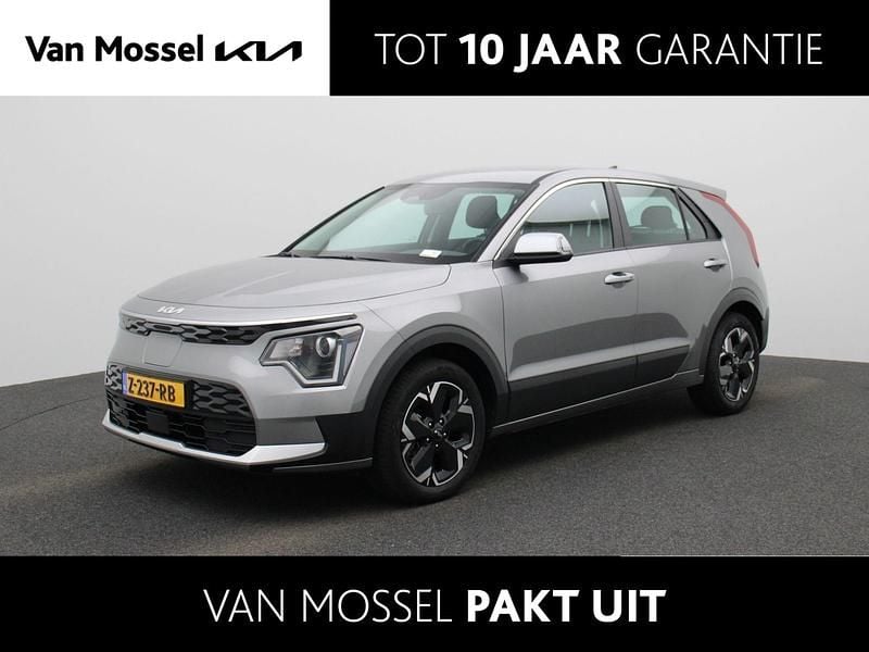 Grijs Gebruikt 2024 Kia Niro Light SUV | € 30.940 (Super prijs) - Afbeelding 1/3