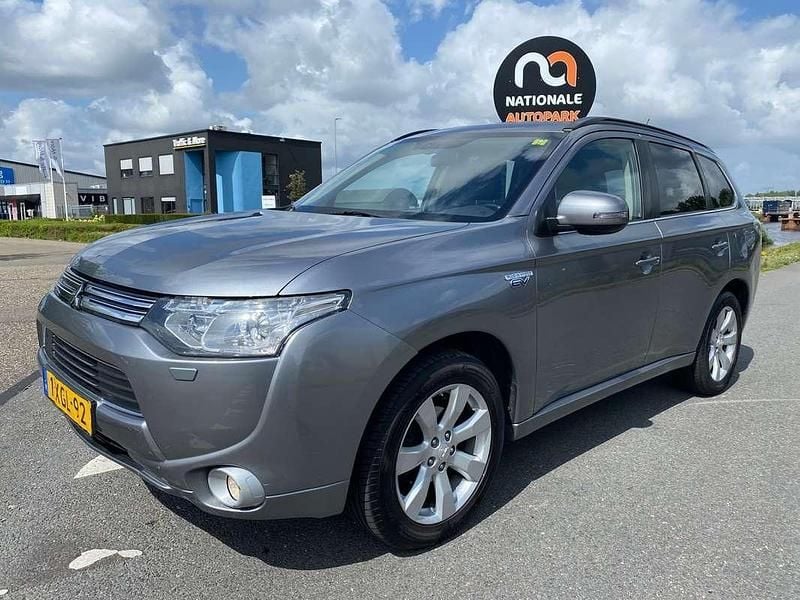 Grijs Gebruikt 2014 Mitsubishi Outlander P-HEV Edition SUV | € 4.999 (Super prijs) - Afbeelding 1/4