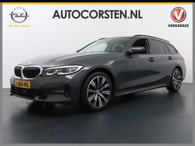 Grijs, metallic lak Gebruikt 2021 BMW 318 Sport Line Stationwagen | € 27.395 (Eerlijke prijs) - Afbeelding 1/4