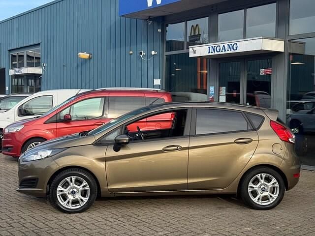 Occasion Ford Fiesta Titanium 101 PK (74 kW) 2014 Goud Hatchback