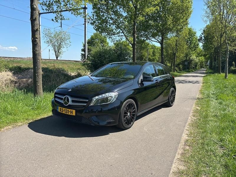 Zwart Gebruikt 2015 Mercedes A200 Prestige Hatchback | € 15.490 (Eerlijke prijs) - Afbeelding 1/4
