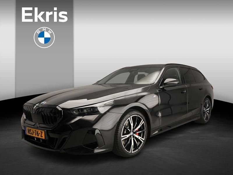 Grijs Gebruikt 2025 BMW 520 Comfort Edition Stationwagen | € 69.900 - Afbeelding 1/4