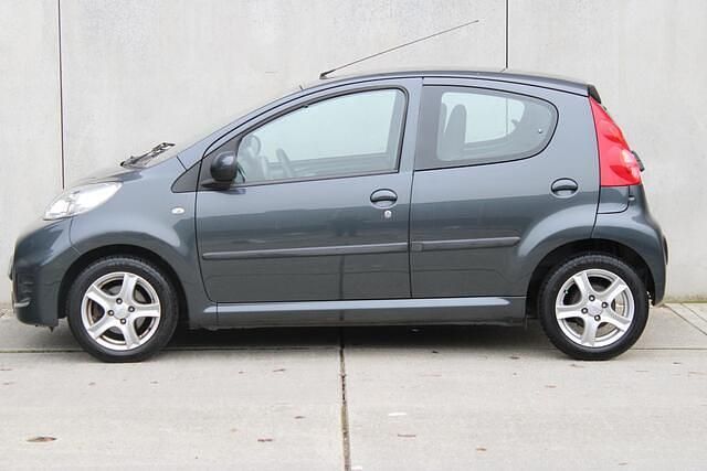 Occasion Peugeot 107 68 PK (50 kW) 2010 Grijs (metallic) Hatchback