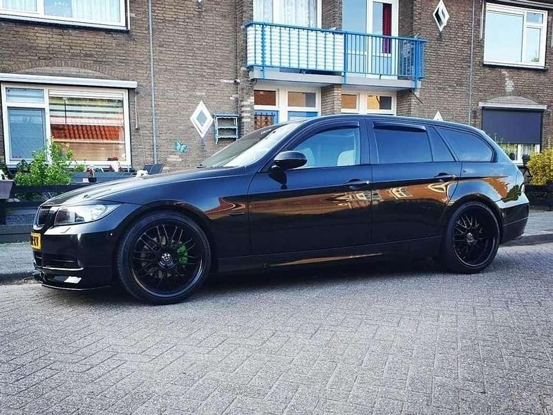 Zwart Gebruikt 2005 BMW 325 Stationwagen | € 2.850 (Eerlijke prijs) - Afbeelding 1/4