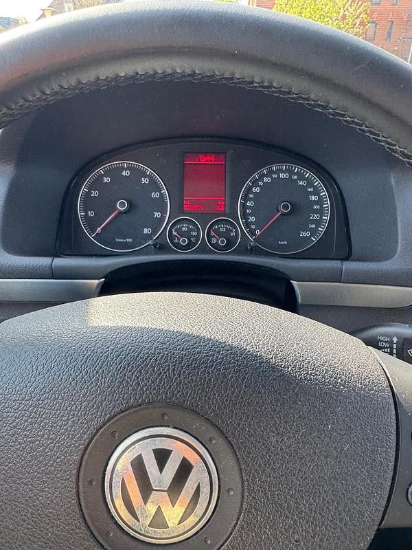 Grijs Gebruikt 2010 VW Touran Highline MPV | € 3.250 (Super prijs) - Afbeelding 1/4