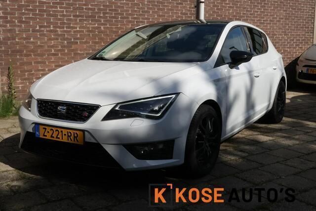 Wit, metallic lak Gebruikt 2016 Seat Leon CONNECT Hatchback | € 16.950 (Eerlijke prijs) - Afbeelding 1/4