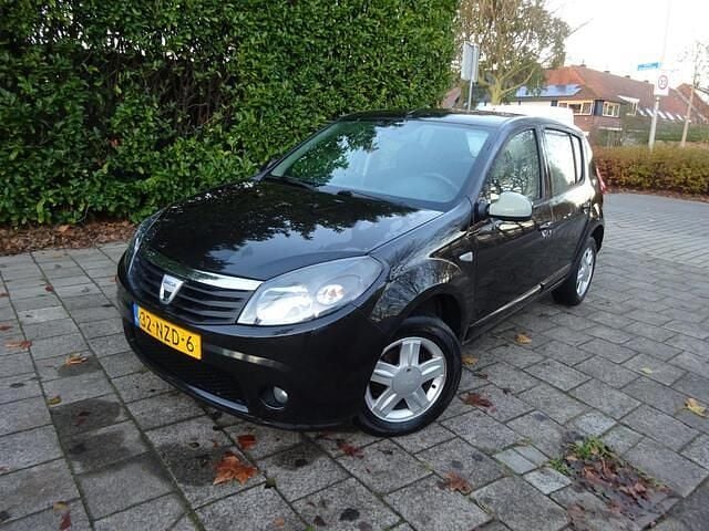 Zwart Gebruikt 2011 Dacia Sandero Hatchback | € 1.550 (Eerlijke prijs) - Afbeelding 1/4
