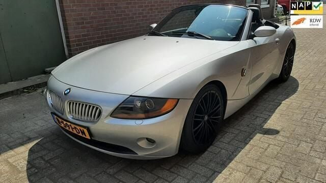 Grijs Occasion 2003 BMW Z4 Cabriolet | € 7.950 (Eerlijke prijs) - Afbeelding 1/4