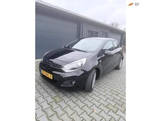 Zwart Gebruikt 2011 Kia Rio Plus Hatchback | € 3.750 (Eerlijke prijs) - Afbeelding 1/4