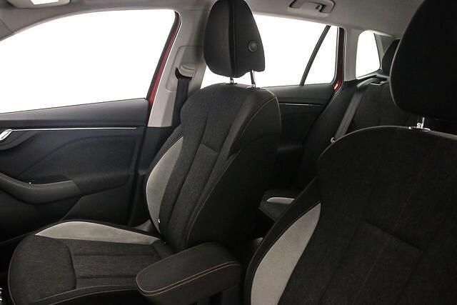 Occasion Skoda Kamiq Business Line 110 PK (80 kW) 2023 Rood SUV