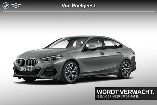 Skyscraper grey metallic (grijs metallic) Gebruikt 2023 BMW 220 M Sport Coupé | € 33.900 (Eerlijke prijs) - Afbeelding 1/3