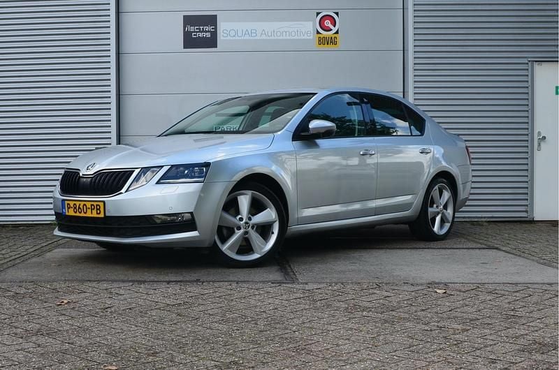 Grijs Gebruikt 2019 Skoda Octavia Business Line Hatchback | € 12.999 (Super prijs) - Afbeelding 1/4