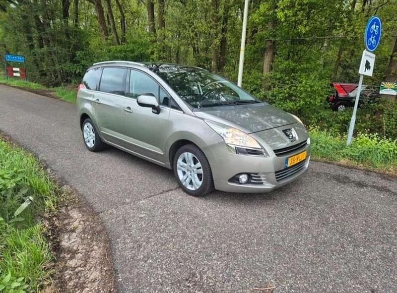 Beige Gebruikt 2010 Peugeot 5008 MPV | € 750 - Afbeelding 1/3