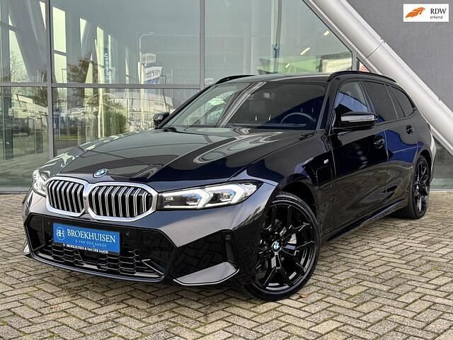 Zwart Gebruikt 2025 BMW 330 M Sport Stationwagen | € 48.750 (Duur) - Afbeelding 1/4