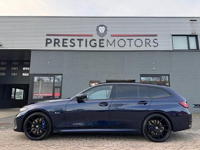 Occasion BMW 330 Executive 184 PK (135 kW) 2022 Blauw Stationwagen