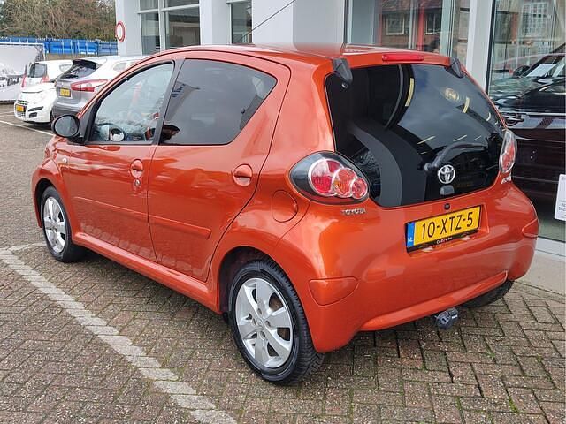 Occasion Toyota Aygo 68 PK (50 kW) 2012 Oranje (metallic) Hatchback