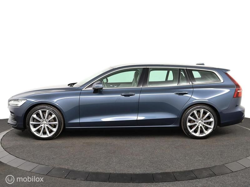 Occasion Volvo V60 Momentum 250 PK (183 kW) 2018 Blauw Stationwagen