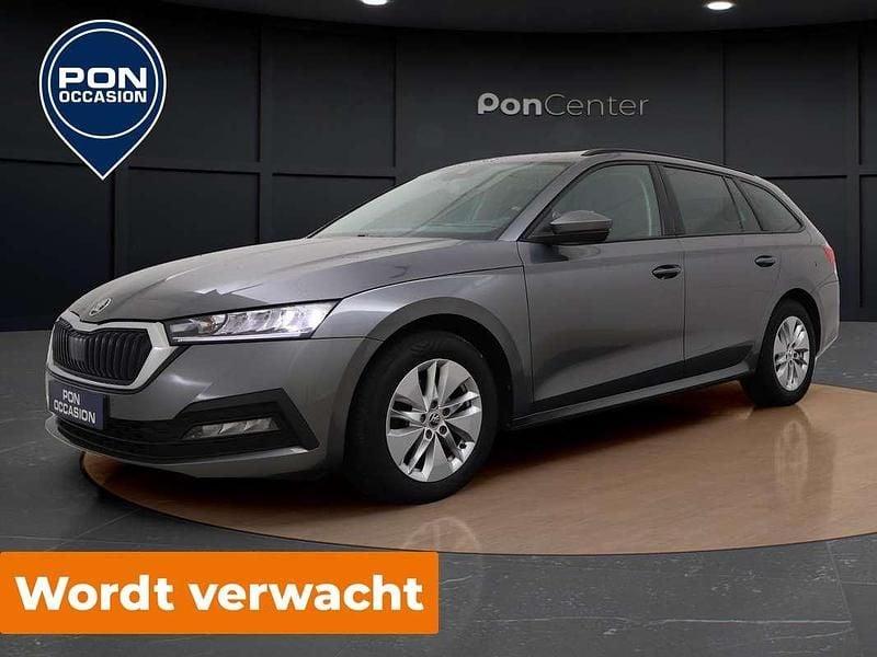 Grijs Occasion 2023 Skoda Octavia Ambition Stationwagen | € 22.450 (Eerlijke prijs) - Afbeelding 1/3