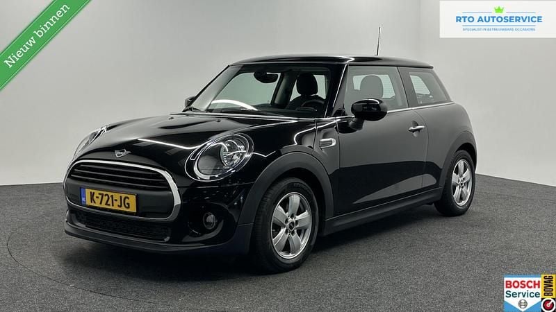 Zwart Gebruikt 2021 Mini ONE Hatchback | € 16.000 (Goede deal) - Afbeelding 1/4