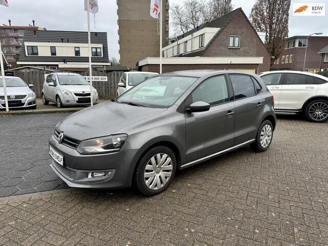 Grijs Gebruikt 2010 VW Polo Hatchback | € 6.500 (Goede deal) - Afbeelding 1/4