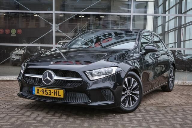 Zwart Gebruikt 2019 Mercedes A180 Premium Hatchback | € 19.250 (Goede deal) - Afbeelding 1/4