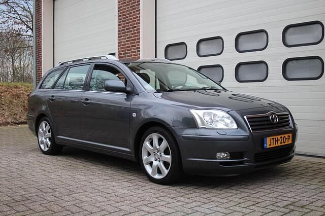 Occasion Toyota Avensis Executive 147 PK (108 kW) 2005 Grijs Stationwagen