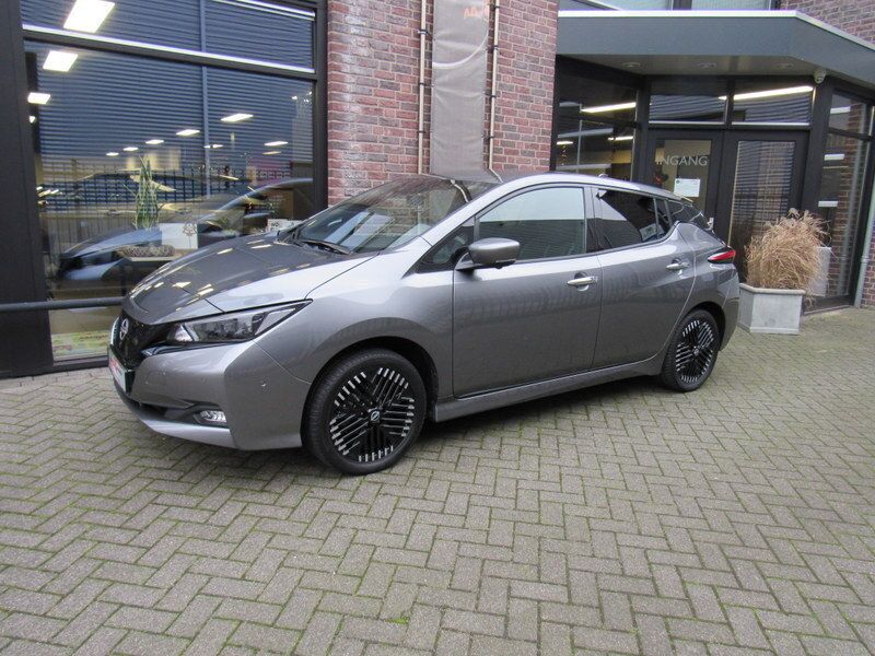 Grijs Gebruikt 2023 Nissan Leaf 360º Hatchback | € 32.900 - Afbeelding 1/4