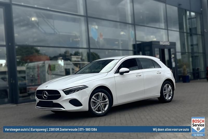 Wit Gebruikt 2024 Mercedes A250 Luxury Hatchback | € 33.950 (Goede deal) - Afbeelding 1/4