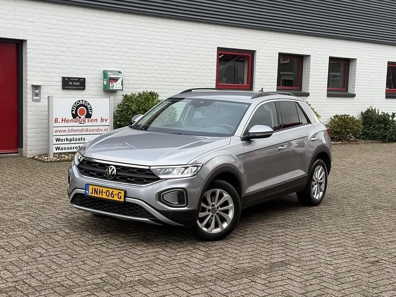Grijs Gebruikt 2022 VW T-Roc Style SUV | € 28.750 (Goede deal) - Afbeelding 1/4
