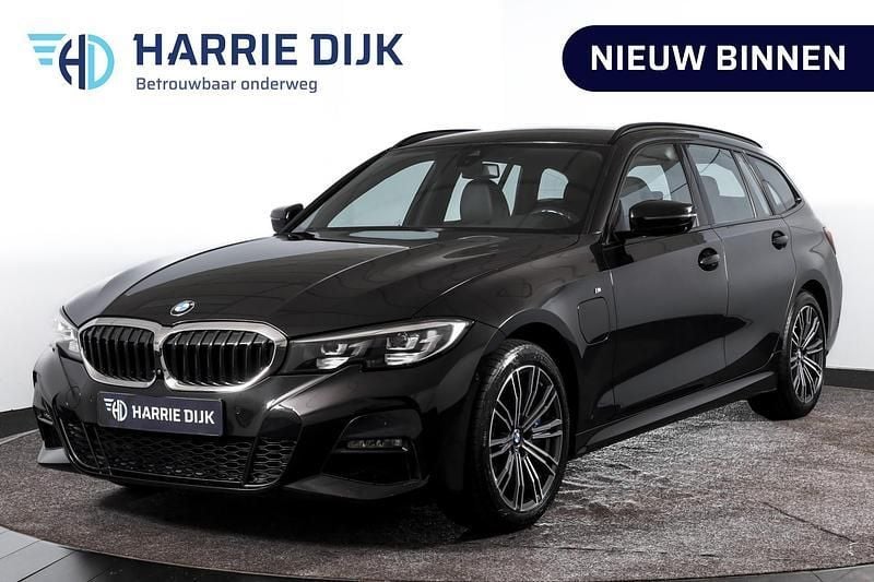 Zwart Gebruikt 2021 BMW 330e Executive Stationwagen | € 29.995 (Super prijs) - Afbeelding 1/4