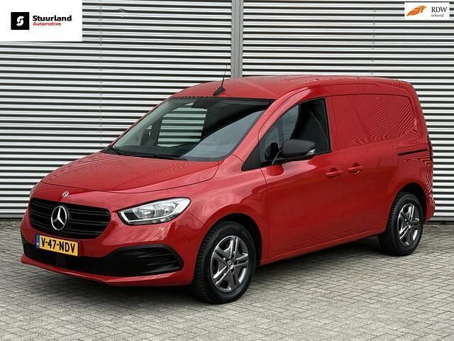 Rood Gebruikt 2023 Mercedes Citan 112 Van | € 16.950 (Eerlijke prijs) - Afbeelding 1/4