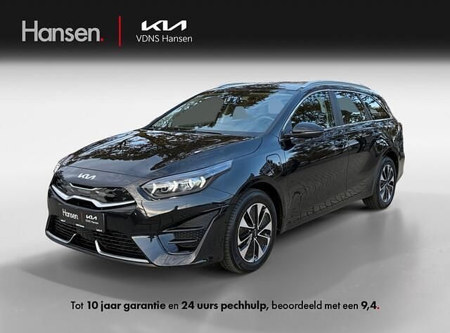Zwart Gebruikt 2023 Kia Ceed Hatchback | € 23.945 (Eerlijke prijs) - Afbeelding 1/4
